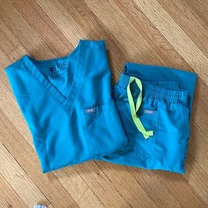Figs scrubs- set